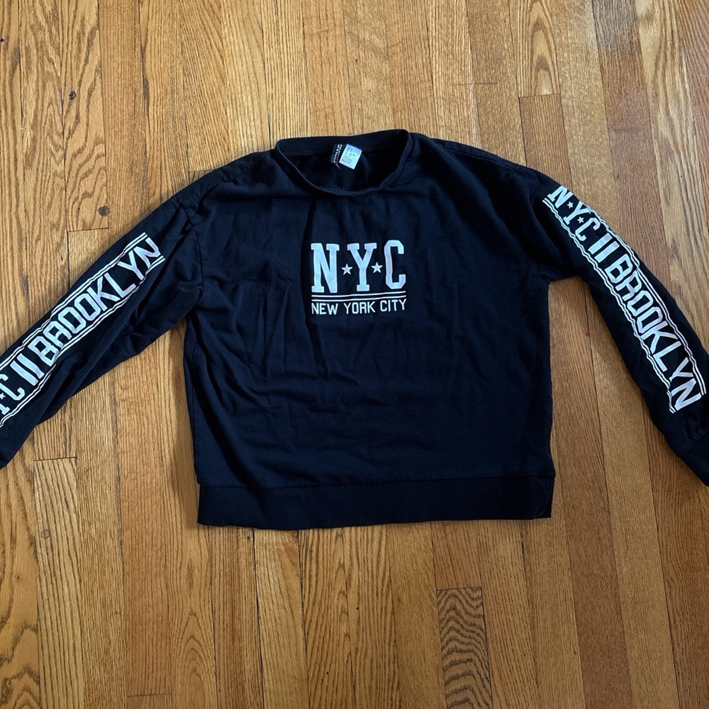 H&M Black NYC Long Sleeve Tee🩵